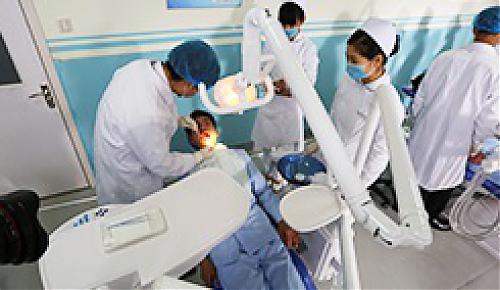石家莊北方醫學中等專業學校口腔修復工藝專業實訓課