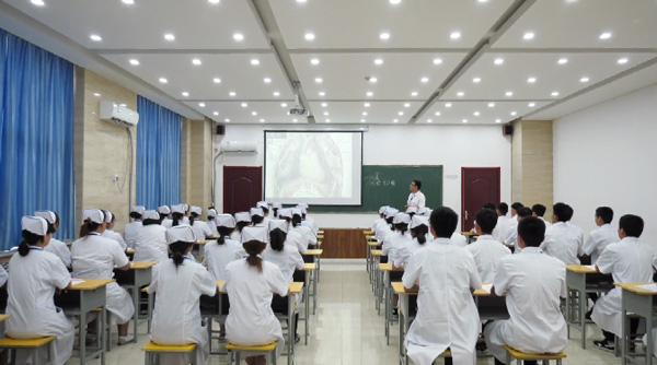 河北同仁醫學院學生