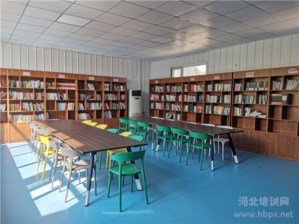 石家莊軍興信息工程中等專業學校閱覽室