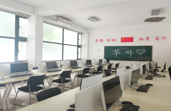 石家莊華師經(jīng)濟(jì)管理學(xué)校計(jì)算機(jī)教室