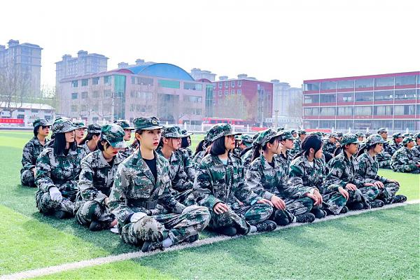 石家莊東華鐵路學校新生軍訓