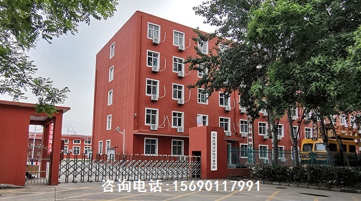 石家莊華美鐵路中等專業(yè)學(xué)校門口