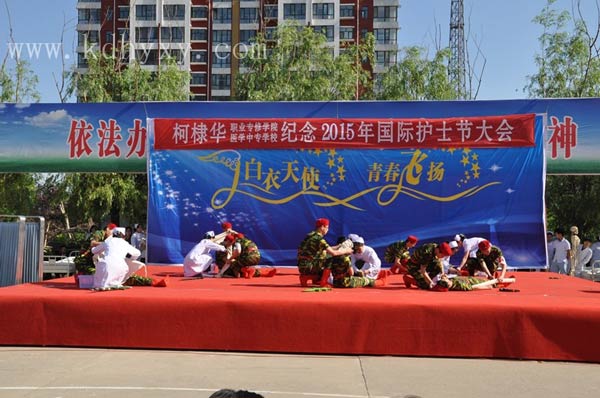 2015年國(guó)際護(hù)士節(jié)大會(huì)-情景劇《天使之夢(mèng)》劇照 2015年國(guó)際護(hù)士節(jié)大會(huì)-情景劇《天使之夢(mèng)》劇照