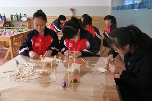 河北商貿學校幼師專業手工訓練