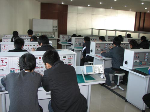 河北商貿學校電工實訓室