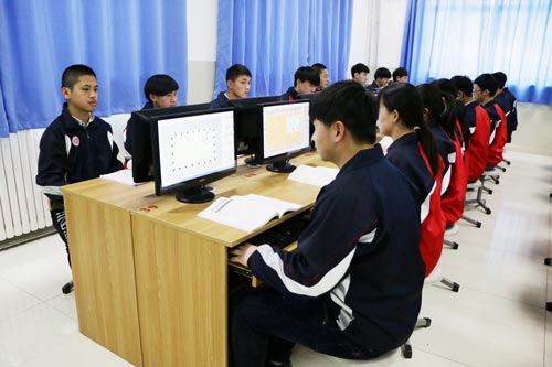 河北商貿學校學生計算機網頁設計實訓