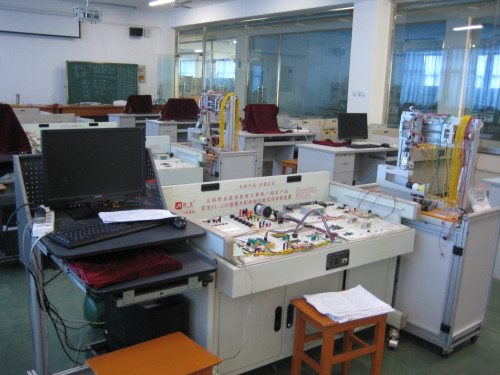 石家莊工程技術學校機電系單片機實訓室