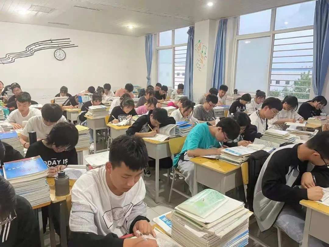 保定動力工程學校學生上課