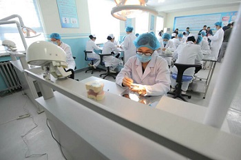 石家莊北方醫學中等專業學校(石家莊平安醫學院)口腔修復工藝實訓室