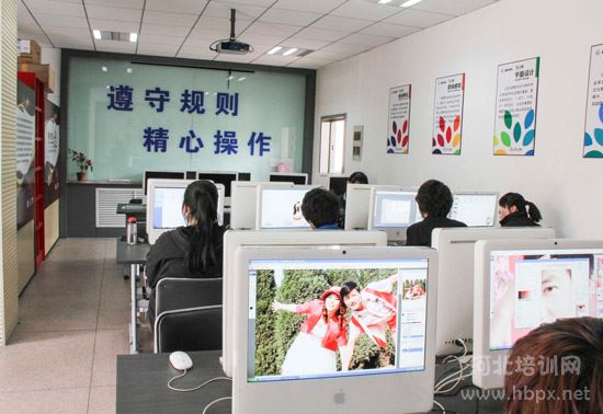 石家莊電子信息學校學生上課
